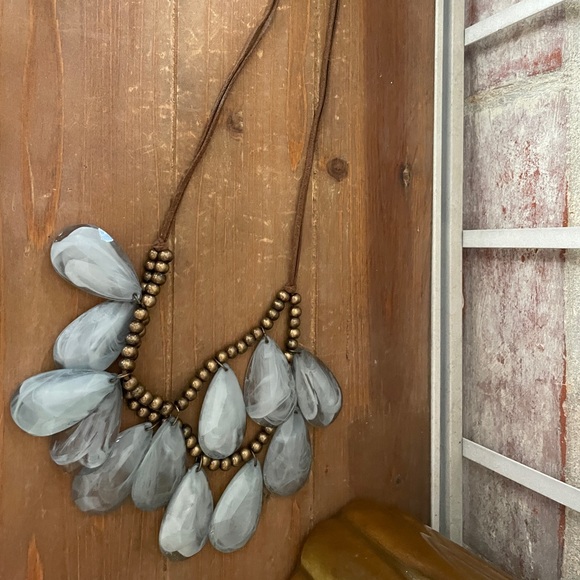 Statement necklace large teardrop teal beads brass color beads leather strap - Picture 5 of 8